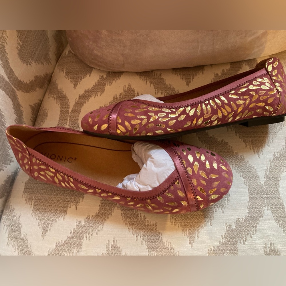 Vionic Women's Burgundy and Gold ballet Flats